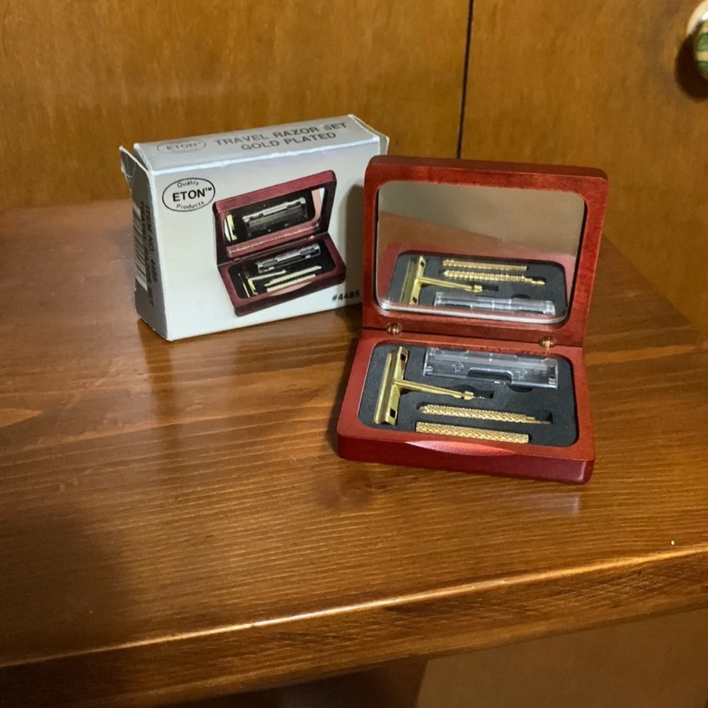 ETON PRODUCTS - Vintage Travel Razor Set / Gold Plated/ Never Been Used
